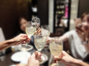 meweeの評判や口コミ・感想は？食事会マッチングアプリの使い方も！